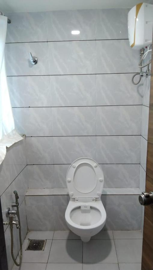 Hotel Atlanta Αχμπανταμπάντ Εξωτερικό φωτογραφία