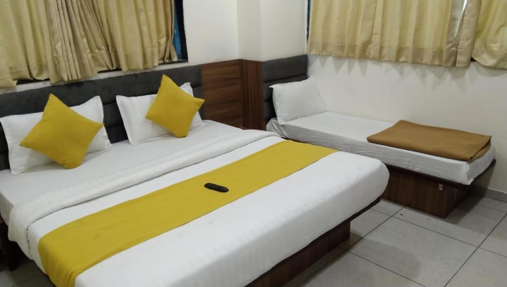 Hotel Atlanta Αχμπανταμπάντ Εξωτερικό φωτογραφία