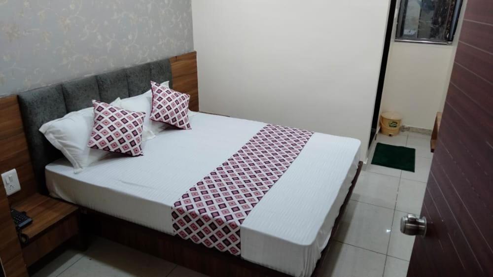 Hotel Atlanta Αχμπανταμπάντ Εξωτερικό φωτογραφία